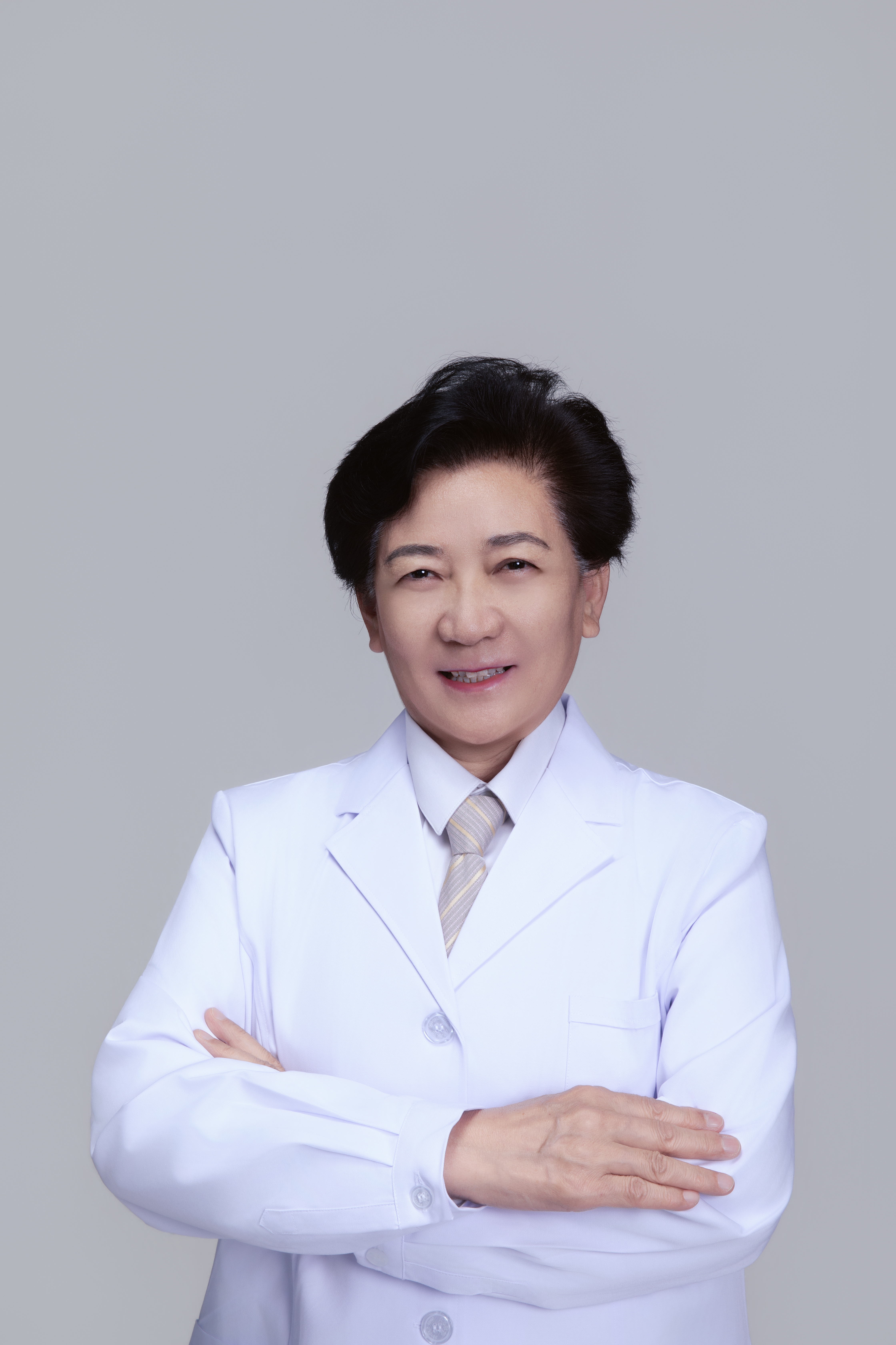 郭凤英